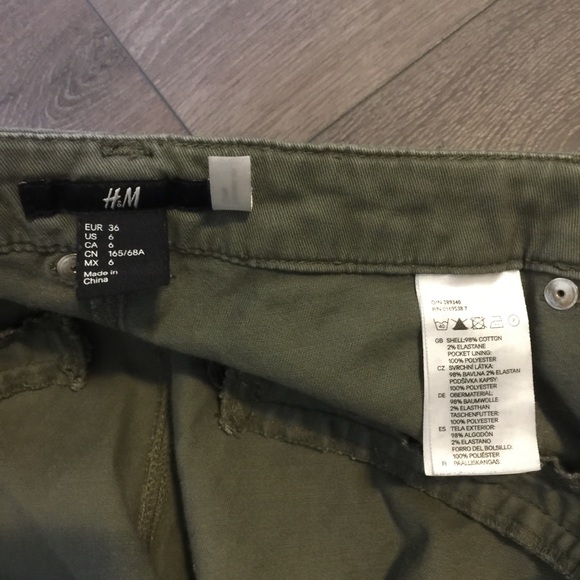 H&M Green mid-rise Pants - Picture 3 of 3